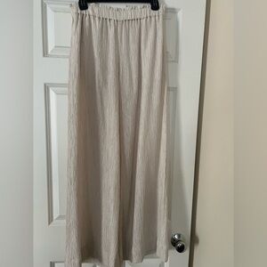Never worn Elegant Cream Wide-Leg Pants with pockets